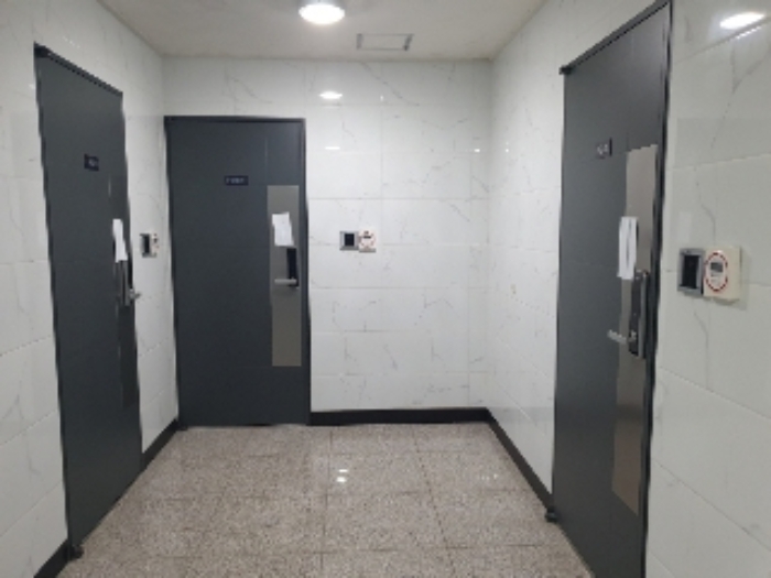 7층 701호, 702호, 703호 세대 출입문