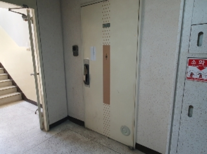 세대 출입문1