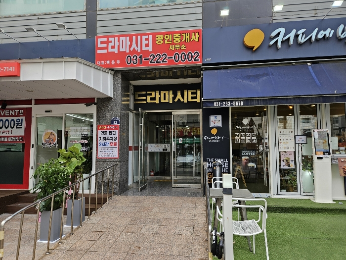북측 1층 풀입구