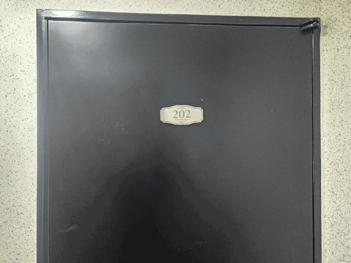 기호3 2층 202호 현관문 호수 표시