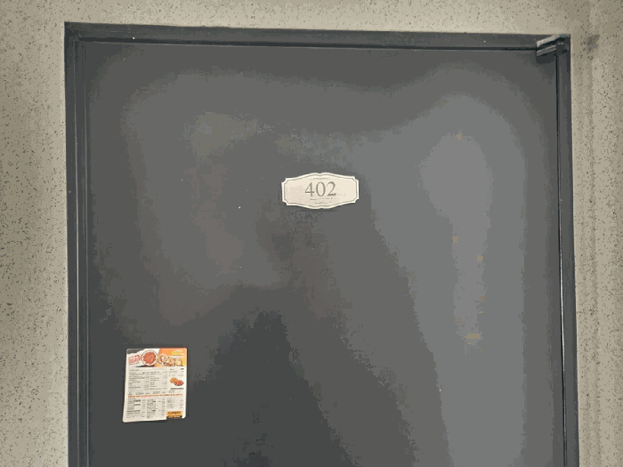 기호8 4층 402호 현관문 호수 표시