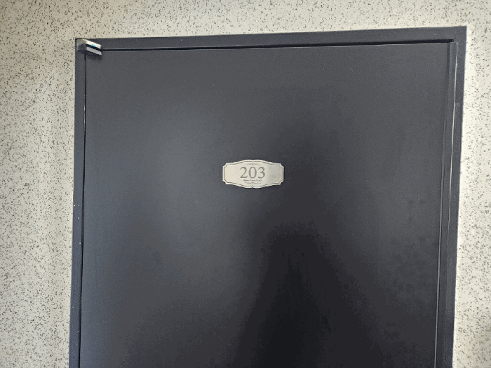 기호4 2층 203호 현관문 호수 표시