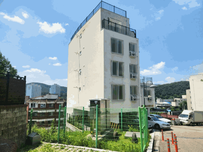 본 건물 전경(동측에서 촬영)