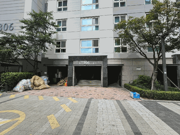 1층 1,2호라인 출입구