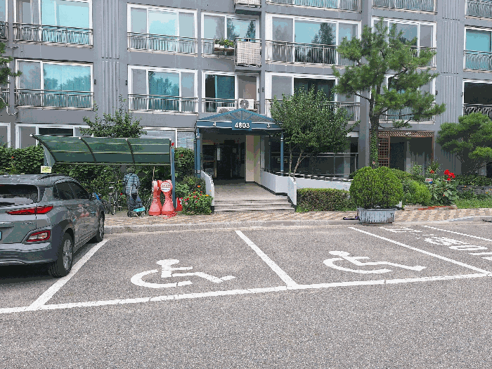본건 출입구