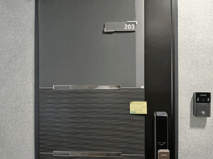기호(4):비동 203호 현관문
