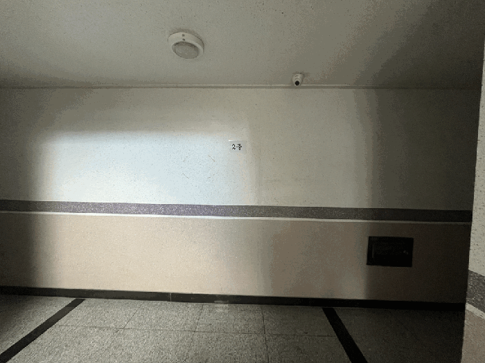 본건 건물 2층 (계단실)