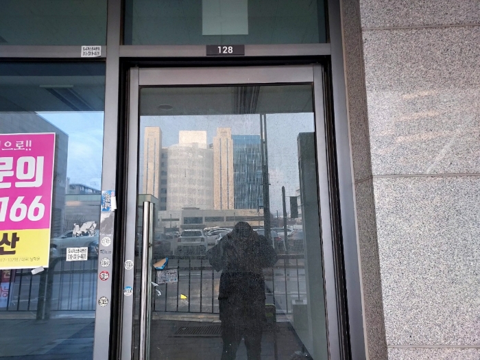 기호(1):1층 128호 출입구