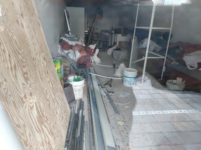 기호(2):1층 129호 내부(공실;공사용 집기등이 있는 상태임)