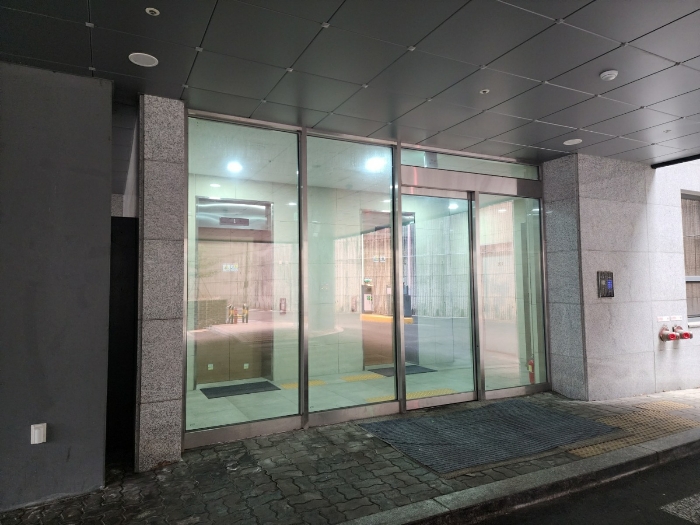 본건 주출입구