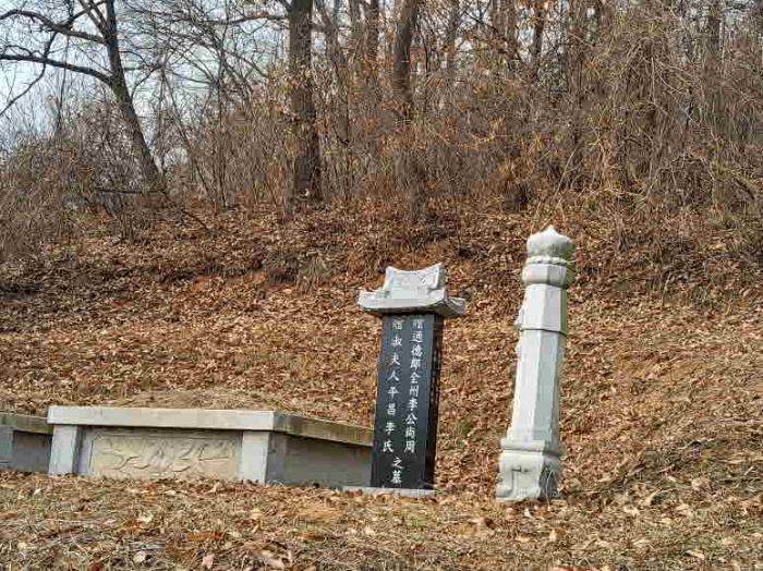 목록 3.성명미상의 봉분이 육안으로 4기 있음