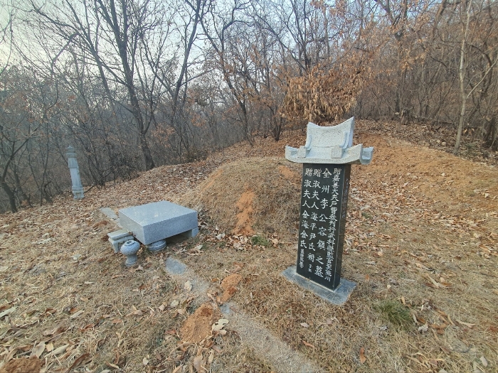 본건 기호(3) 제시 외 분묘