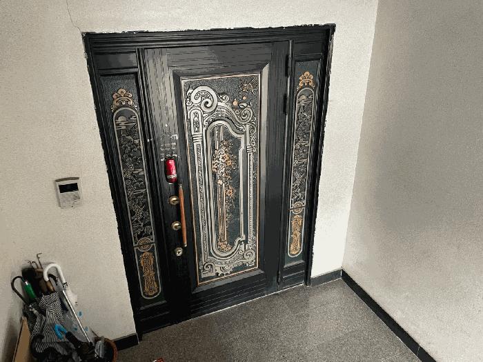 본건(현관입구)