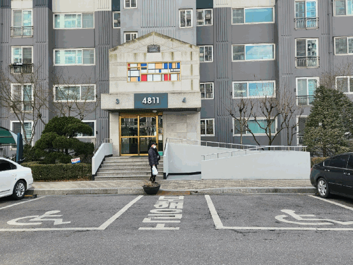 공동 출입문