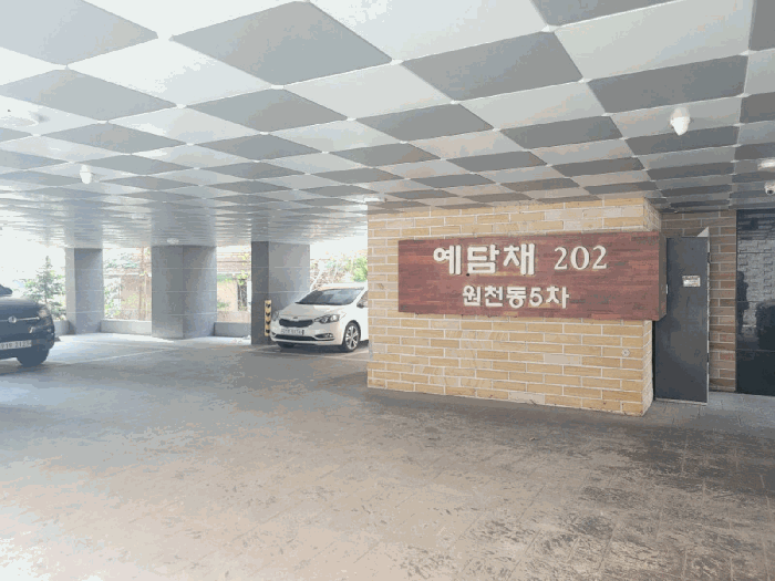 본건 1층 주차장