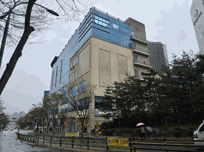 건물 후면부 전경