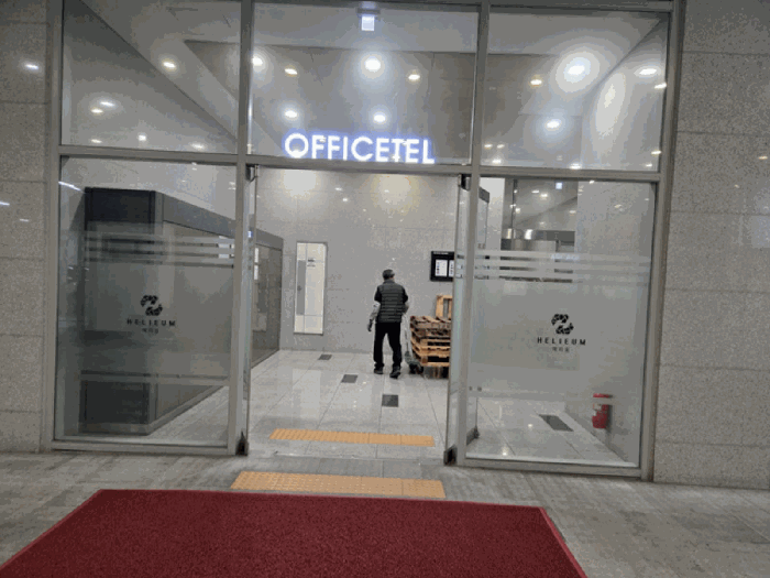 오피스텔 출입문