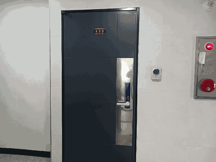 403호 현관 전경.