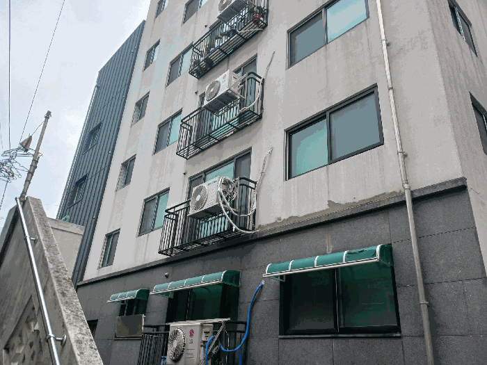 본건 외부전경 (남측에서 촬영).