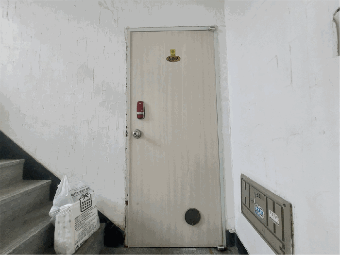 기호(1) 현관문(302호)