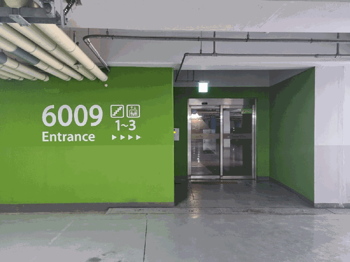 본건 광교센트럴뷰 6009동 지1층 출입구
