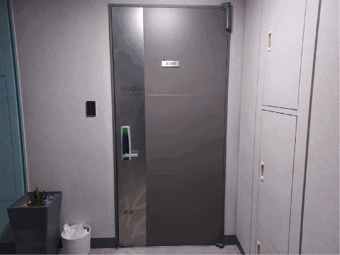 기호(1) 현관문(2301호)