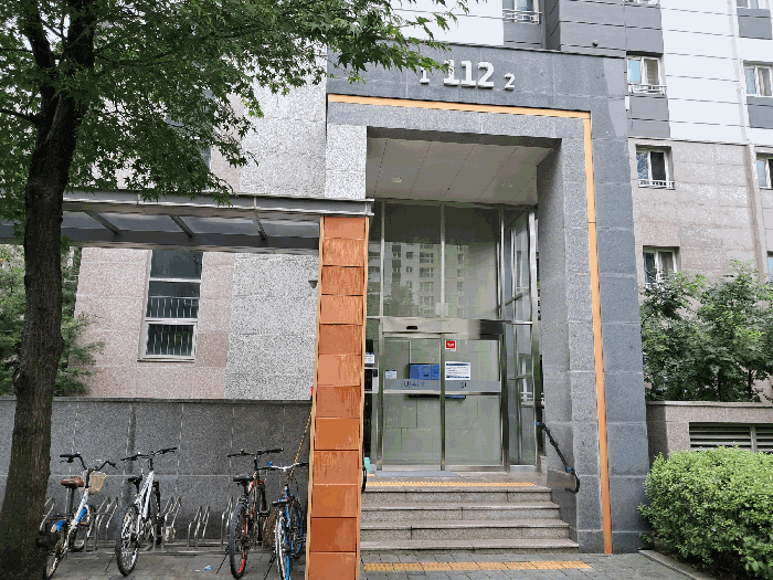 공동출입문