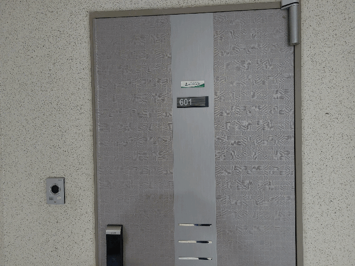 본건 - 현관 입구