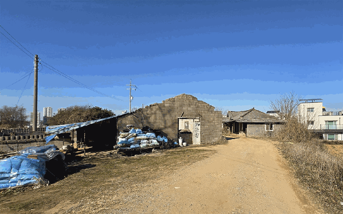 7. 본건 지상의 평가외 제시외 건물