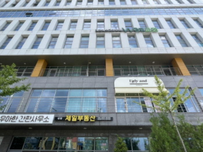 건물 전경