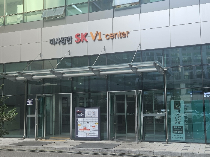 본건 1층 주 출입구