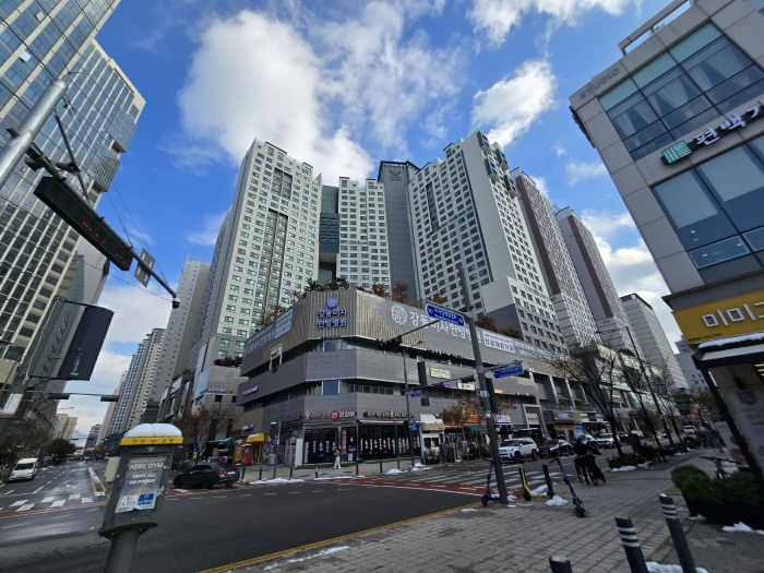 본건 북서측에서 촬영