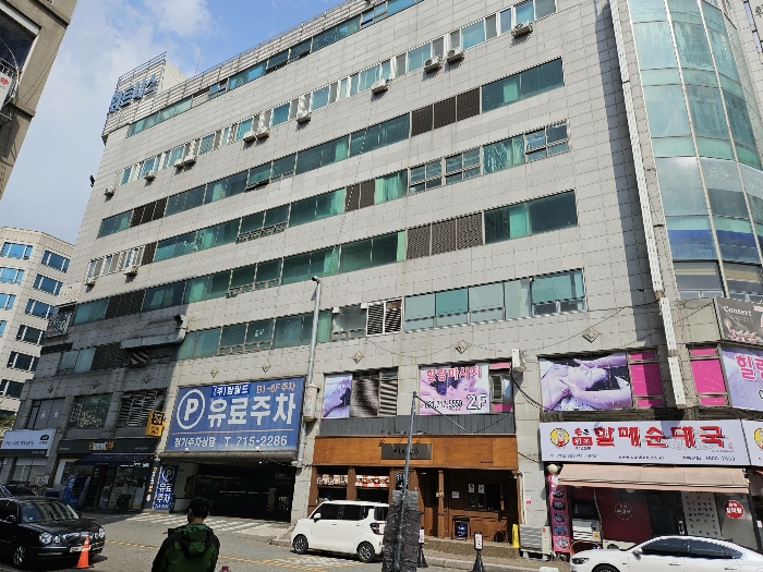 본건 분당대맥주차빌딩 남동측에서 본 모습