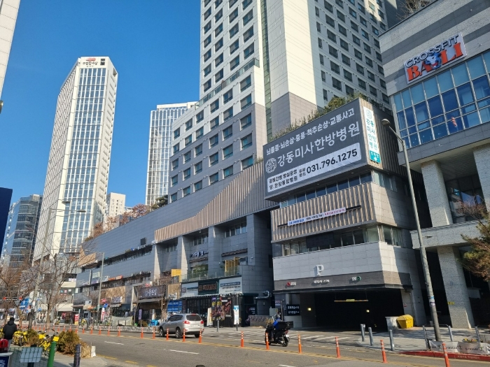 본건 남서측에서 촬영