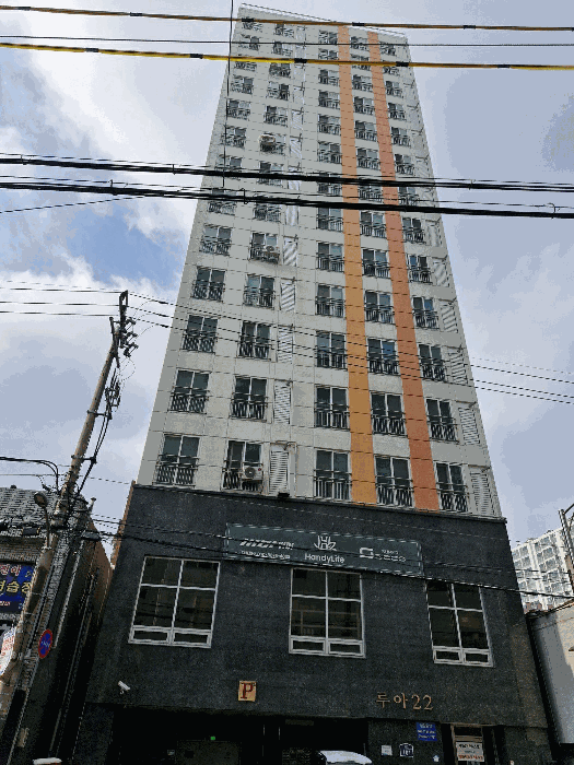 본건 북동측 도로변에서 촬영
