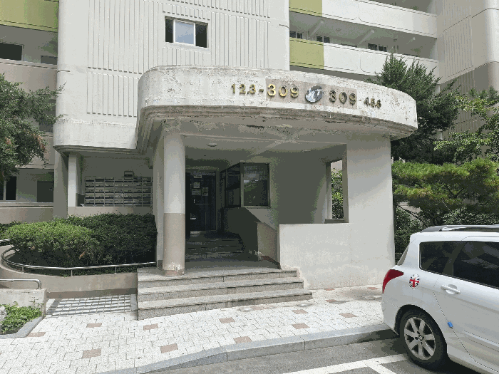 공용 출입문
