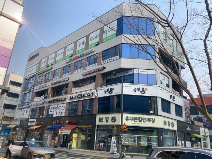 건물 전경