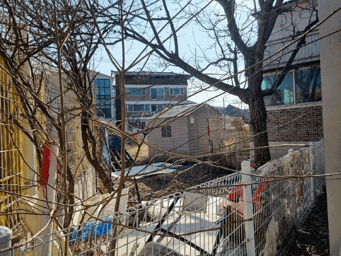 본건 북서측에서 촬영