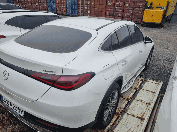 본건 자동차 측면