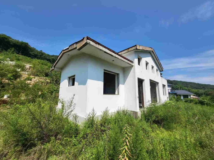 별지 목록 4 부동산 전경(제시외 건물--건축 중단)