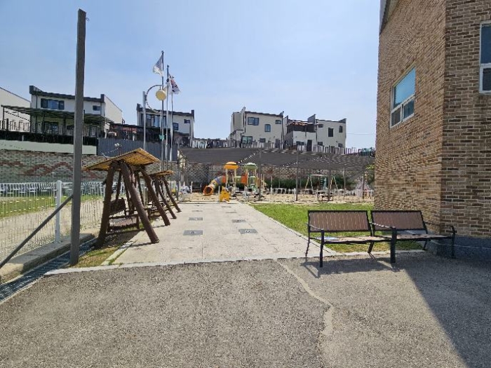 제시 목록 1 및 위지상 놀이터 전경