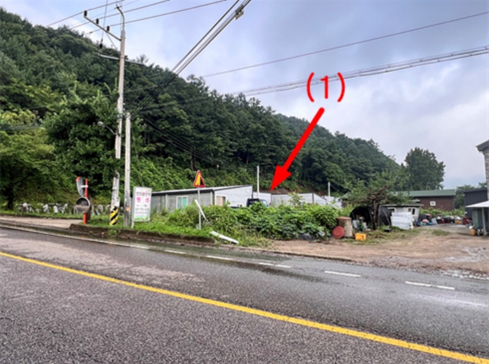 <본건 남동측 도로변에서 촬영>