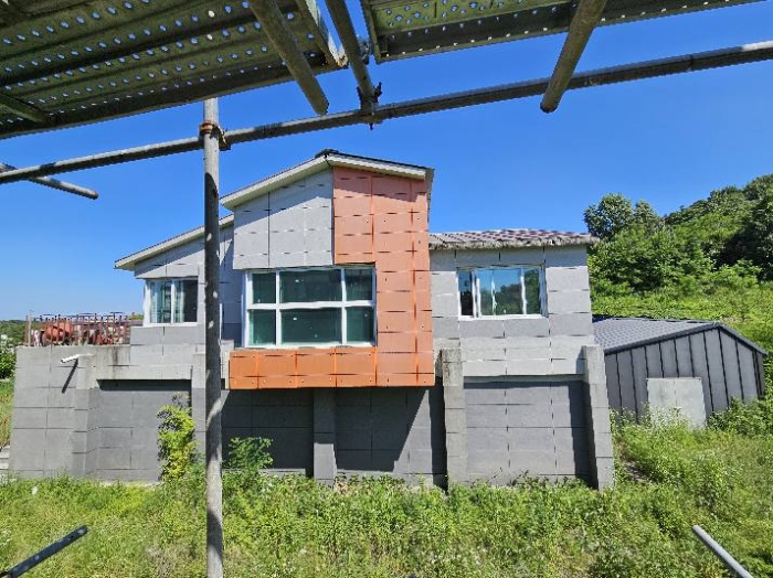 제시 목록 7 및 위 지상 제시외 건물 등 전경