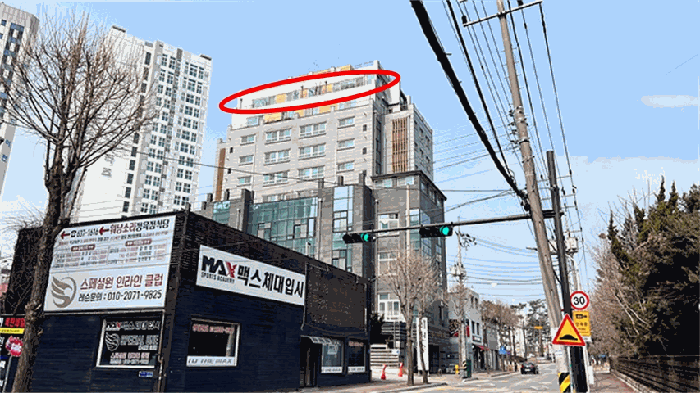 본건 남동측에서 촬영