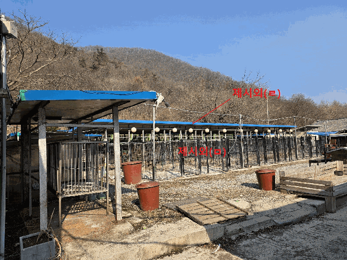 제시외건물(ㄹ,ㅁ) 전경(남동측에서 촬영)