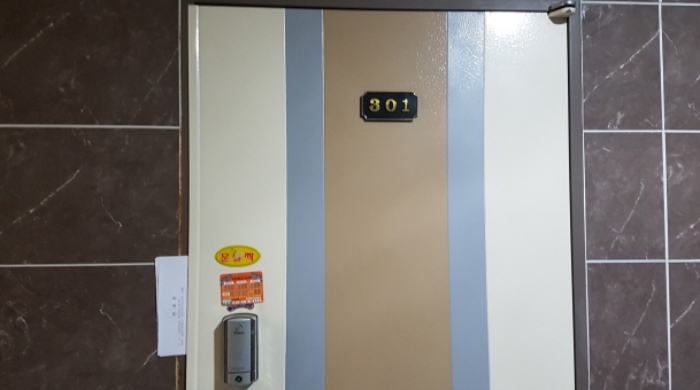 * 목록1. 301호 현관문 전경