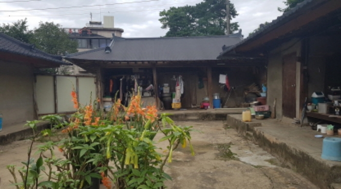 * 목록1. 지상 제시외 건물 및 마당 전경