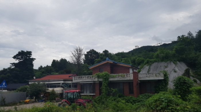 * 목록6. 및 지상 제시외 건물들 전경