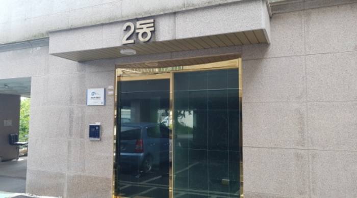 * 본건 목적물 소재 건물 공동출입구 전경