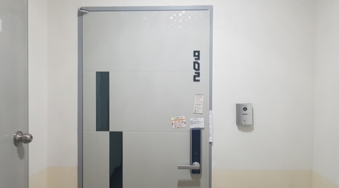 * 본건 목적물 902호 현관문 전경